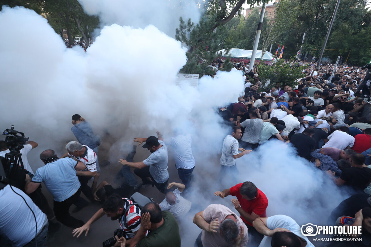 Paşinyan karşıtlarına yönelik hak ihlalleri sürüyor